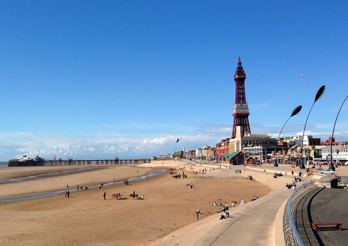 Retro Outfit Checklist for a British Seaside Weekend